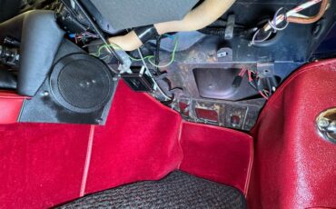 Jaguar-Xke-1969-Indigo-Blue-Red-2