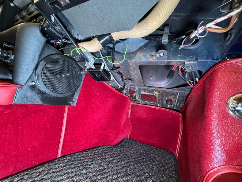 Jaguar-Xke-1969-Indigo-Blue-Red-2