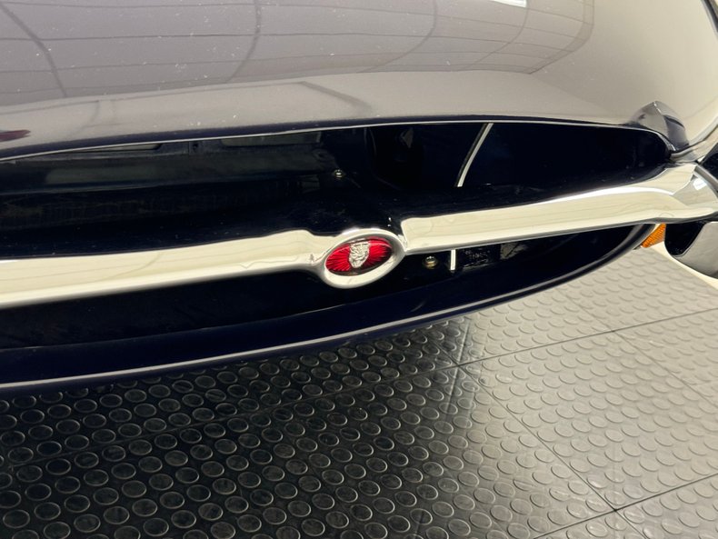 Jaguar-Xke-1969-Indigo-Blue-Red-25