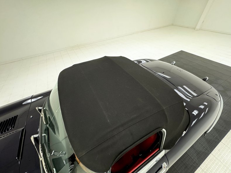 Jaguar-Xke-1969-Indigo-Blue-Red-30