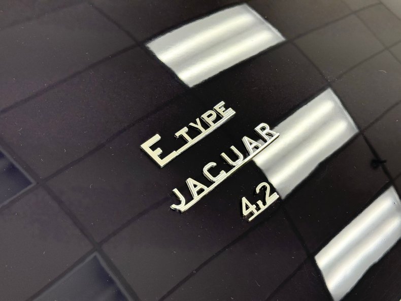 Jaguar-Xke-1969-Indigo-Blue-Red-34