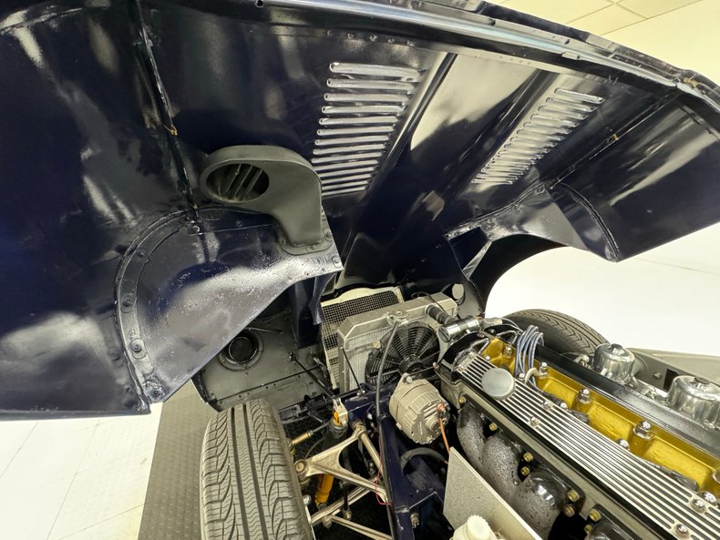 Jaguar-Xke-1969-Indigo-Blue-Red-36