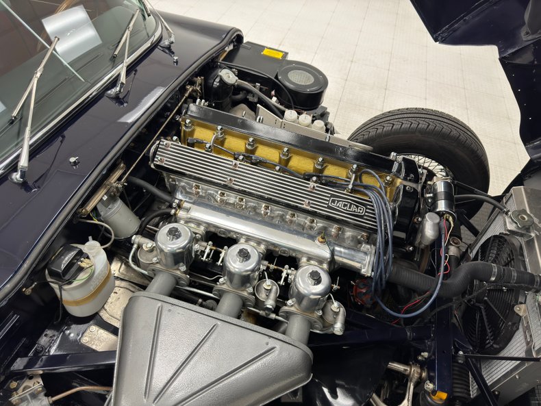 Jaguar-Xke-1969-Indigo-Blue-Red-38