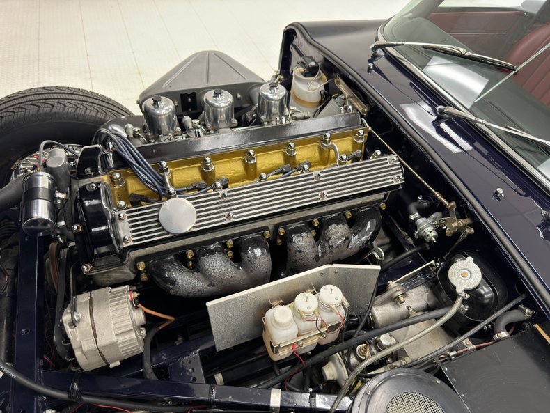 Jaguar-Xke-1969-Indigo-Blue-Red-39