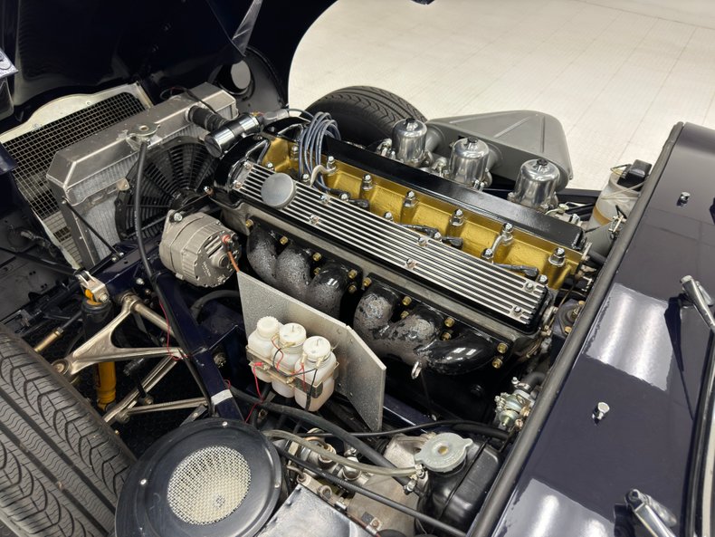 Jaguar-Xke-1969-Indigo-Blue-Red-40