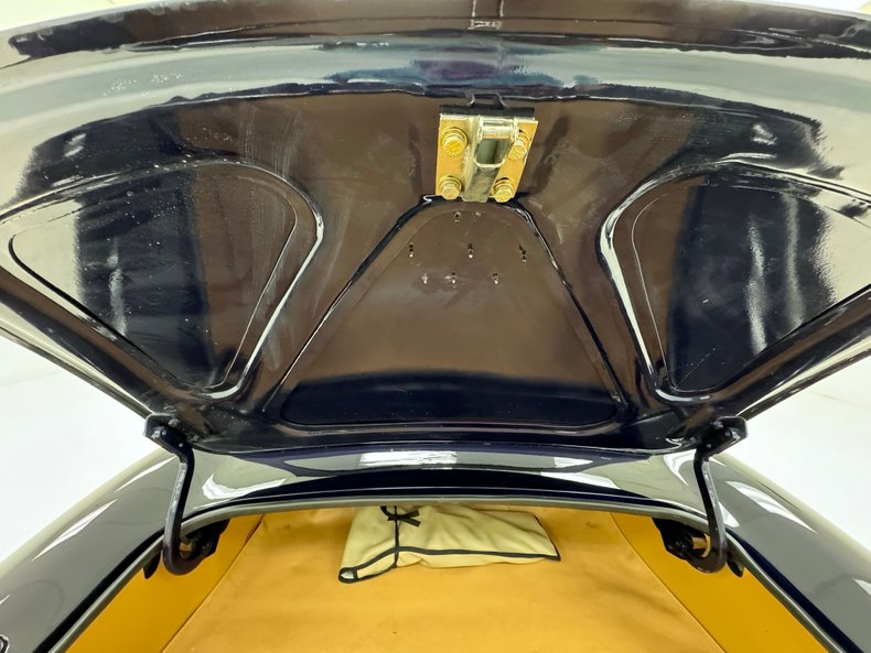 Jaguar-Xke-1969-Indigo-Blue-Red-41