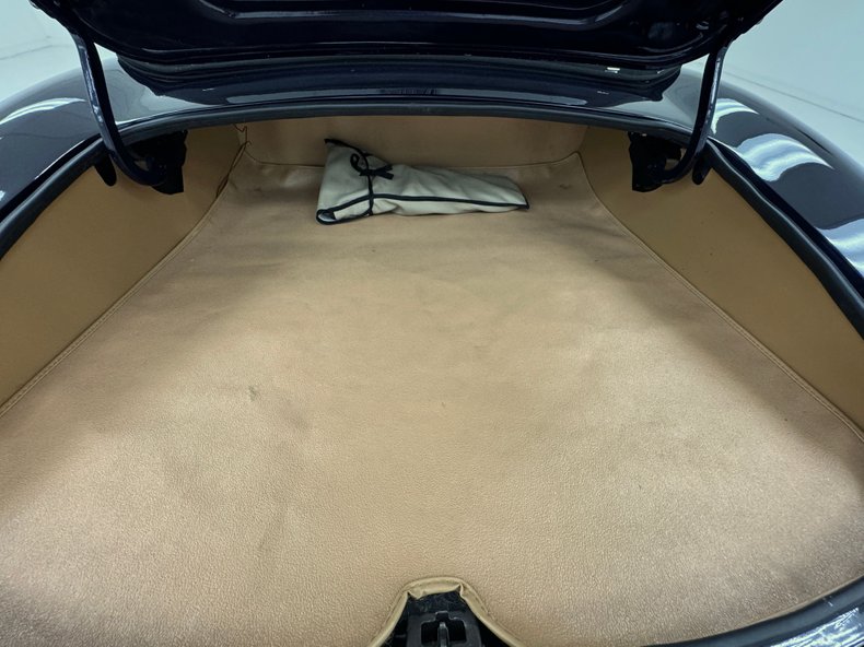 Jaguar-Xke-1969-Indigo-Blue-Red-43