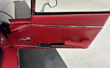 Jaguar-Xke-1969-Indigo-Blue-Red-46