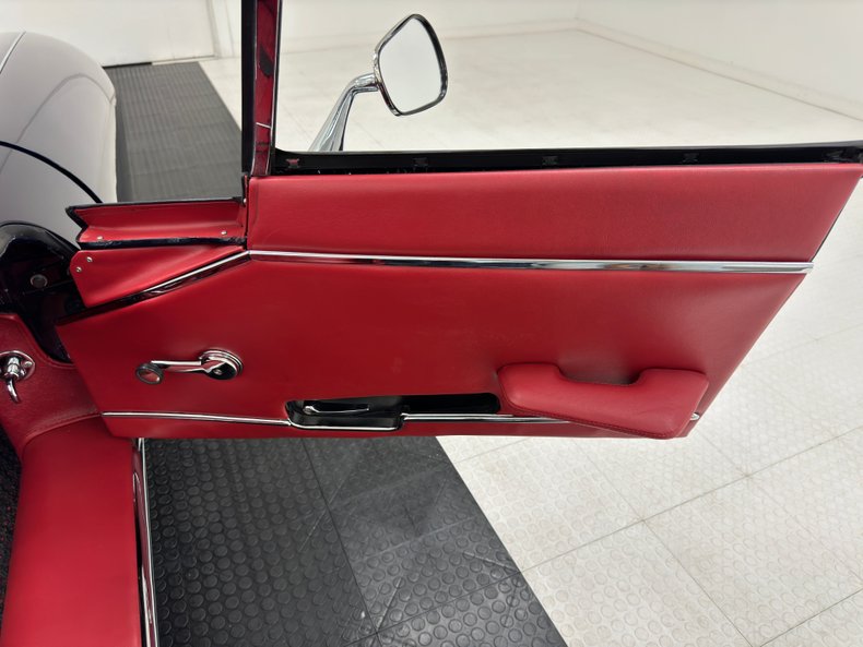 Jaguar-Xke-1969-Indigo-Blue-Red-46