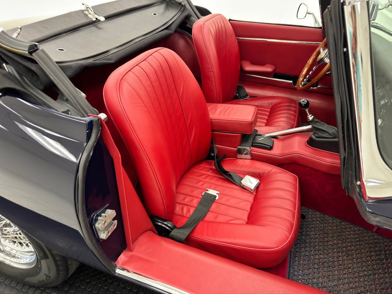 Jaguar-Xke-1969-Indigo-Blue-Red-49