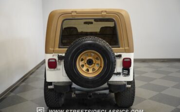 Jeep-Cj7-1980-White-Tan-30