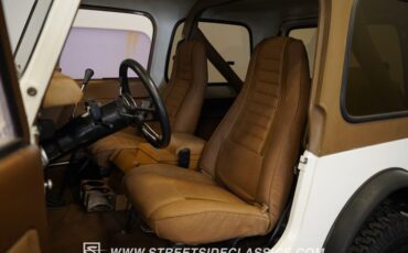 Jeep-Cj7-1980-White-Tan-37