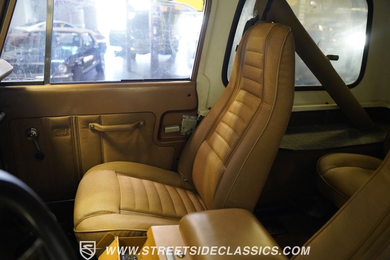 Jeep-Cj7-1980-White-Tan-47