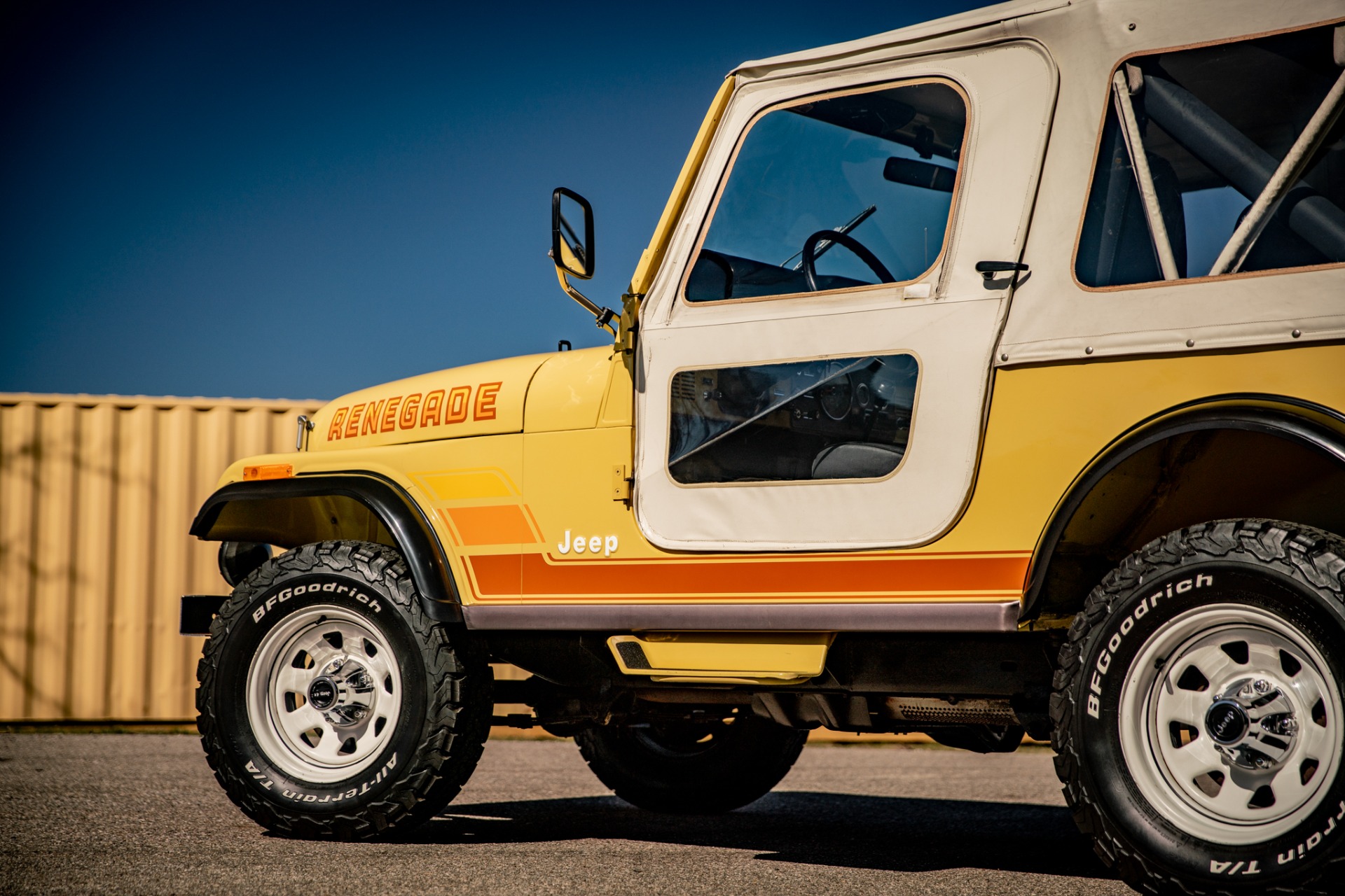 Jeep-Cj7-1984-Yellow-Black-2