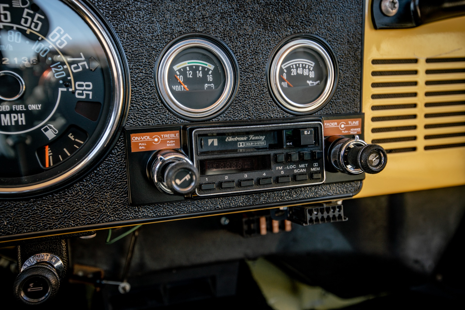 Jeep-Cj7-1984-Yellow-Black-21