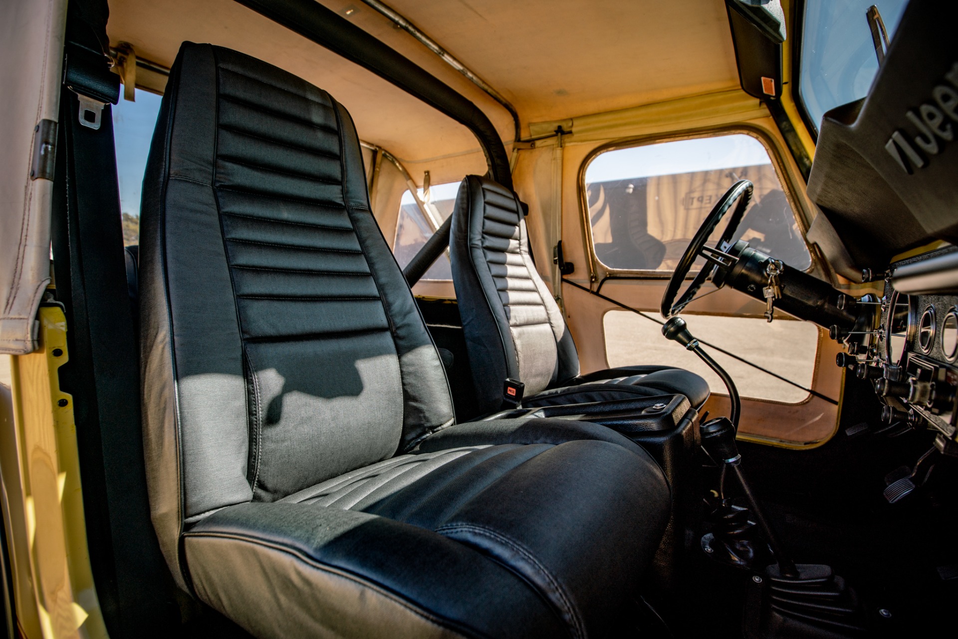 Jeep-Cj7-1984-Yellow-Black-27