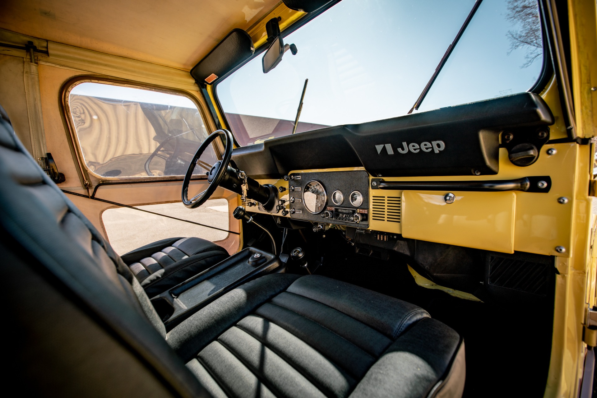 Jeep-Cj7-1984-Yellow-Black-28