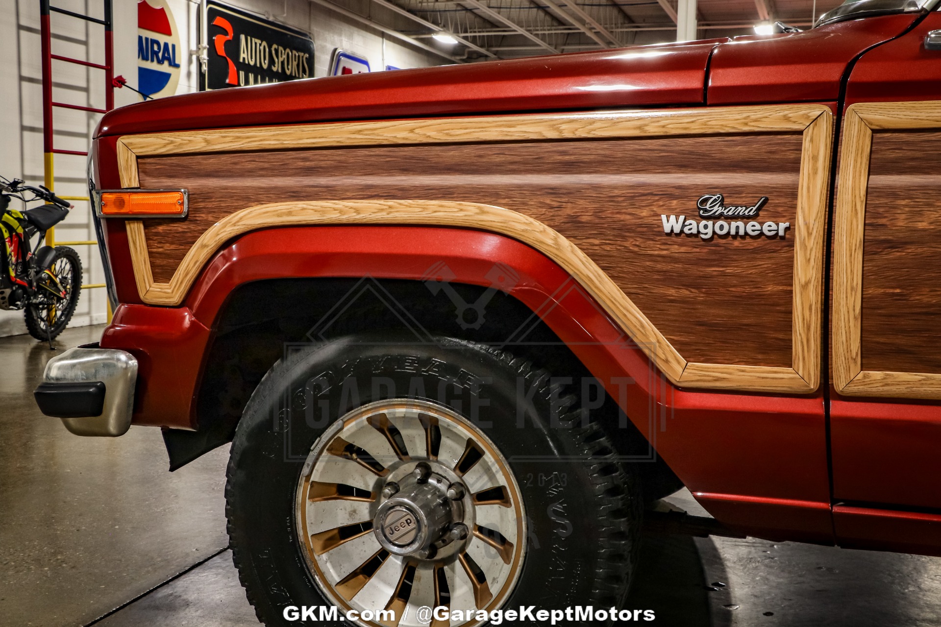 Jeep-Grand-wagoneer-1985-BurgundyMaroon-BeigeTan-23