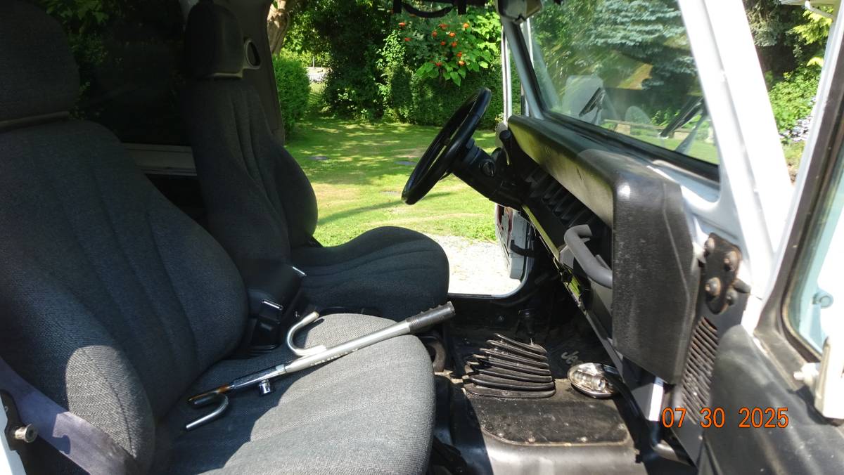 Jeep-wrangler-yj-1992-white-4