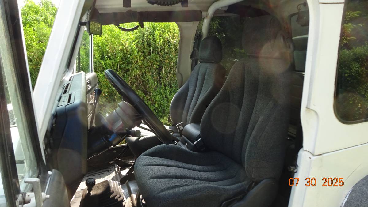 Jeep-wrangler-yj-1992-white-5