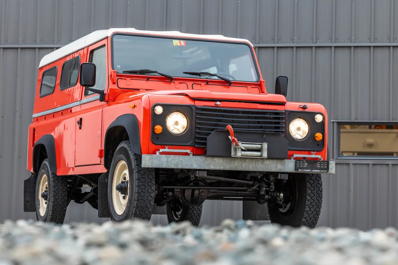 Land-rover-Defender-1985-Red-Black-1
