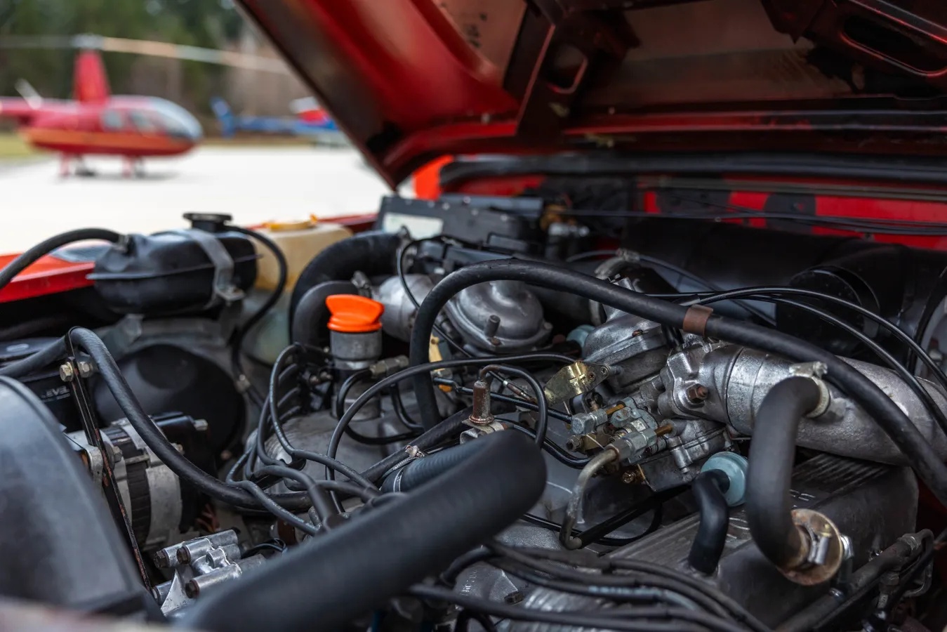 Land-rover-Defender-1985-Red-Black-10
