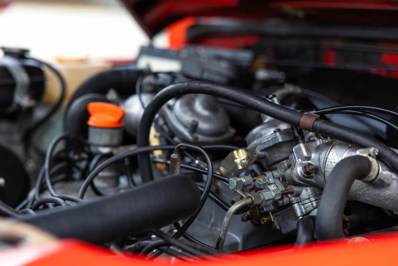 Land-rover-Defender-1985-Red-Black-11