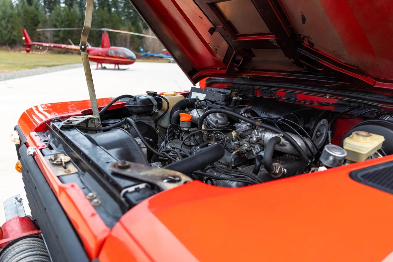 Land-rover-Defender-1985-Red-Black-12