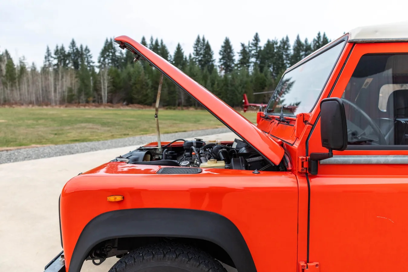Land-rover-Defender-1985-Red-Black-13