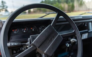 Land-rover-Defender-1985-Red-Black-14