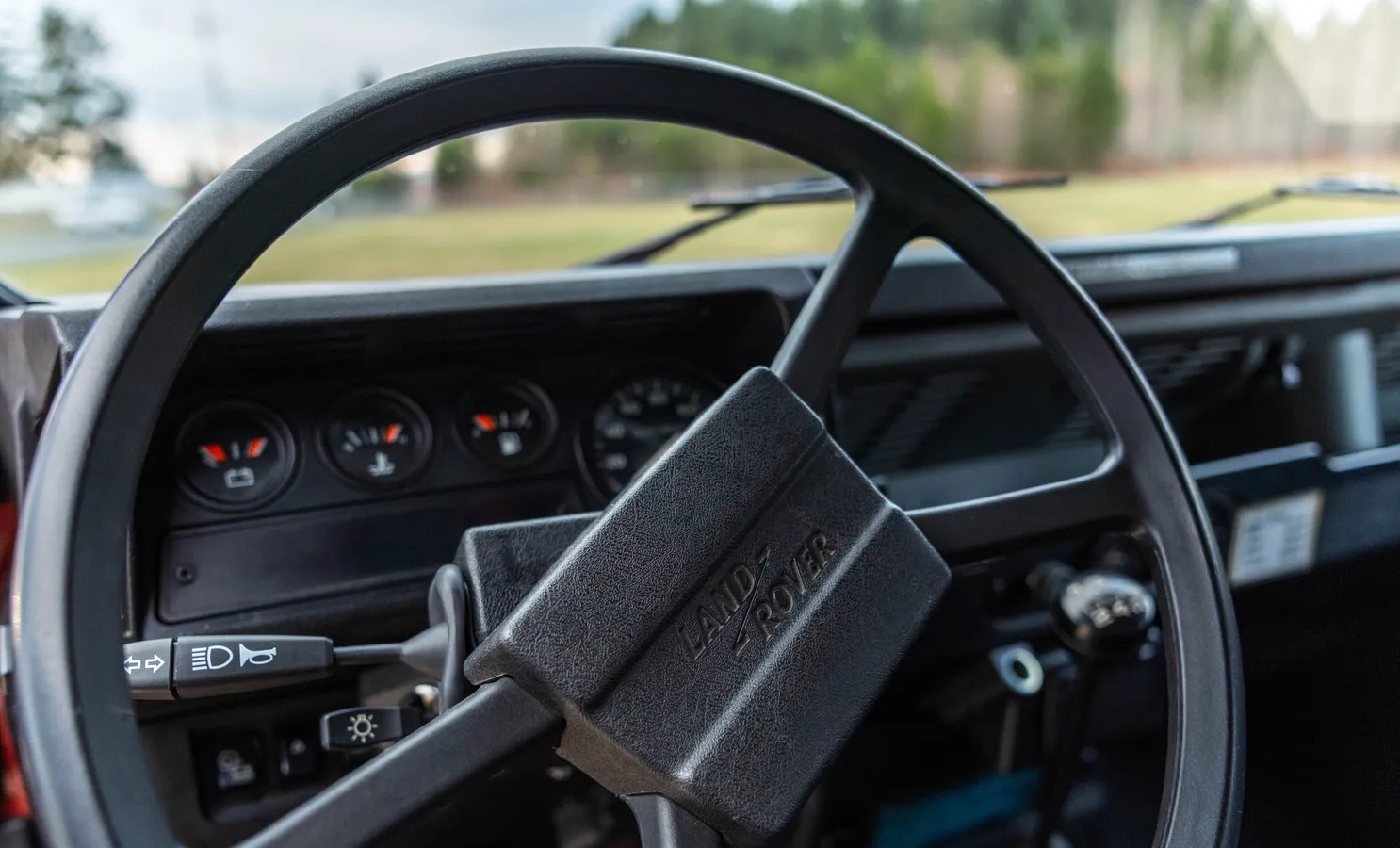 Land-rover-Defender-1985-Red-Black-14