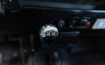 Land-rover-Defender-1985-Red-Black-16