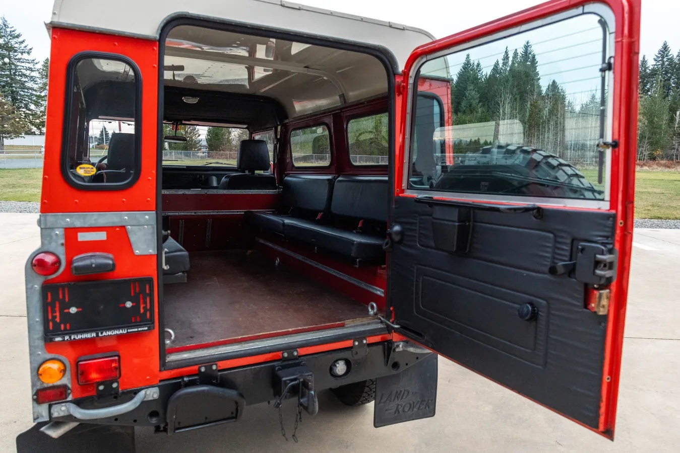 Land-rover-Defender-1985-Red-Black-18