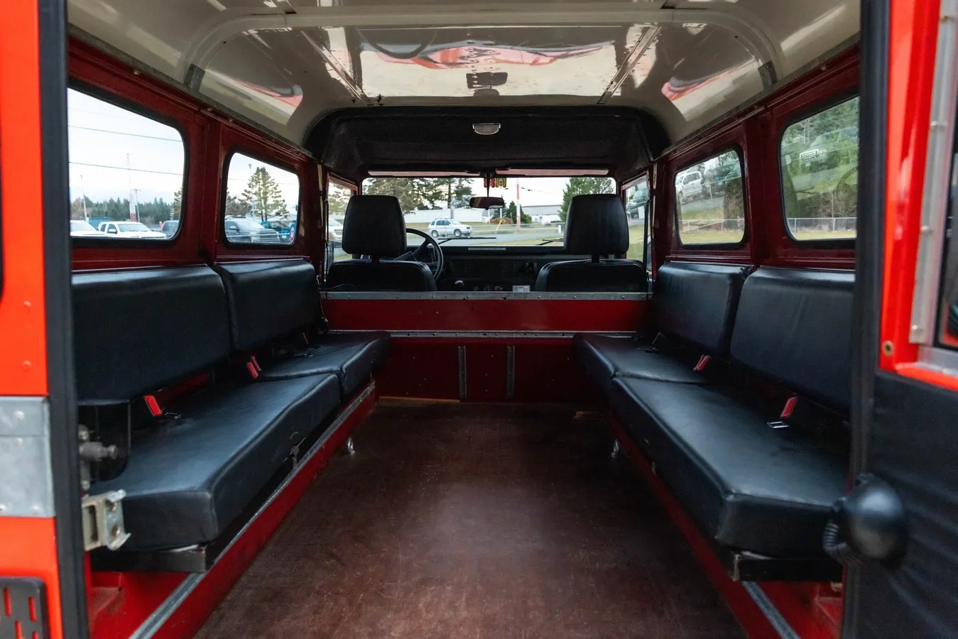 Land-rover-Defender-1985-Red-Black-19