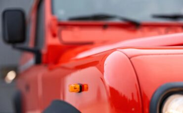 Land-rover-Defender-1985-Red-Black-3