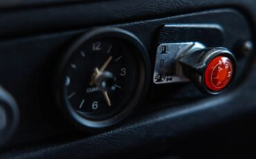 Land-rover-Defender-1985-Red-Black-4