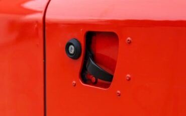 Land-rover-Defender-1985-Red-Black-7