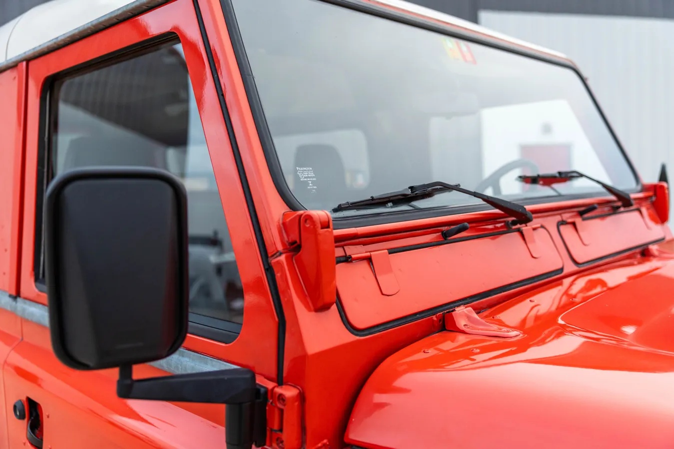 Land-rover-Defender-1985-Red-Black-8