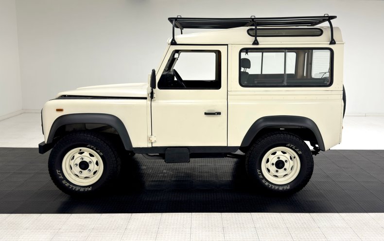 Land-rover-Defender-90-1987-Chamonix-White-Black-1