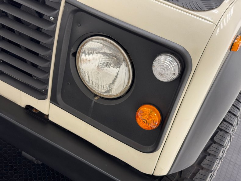 Land-rover-Defender-90-1987-Chamonix-White-Black-11