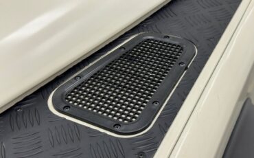 Land-rover-Defender-90-1987-Chamonix-White-Black-12