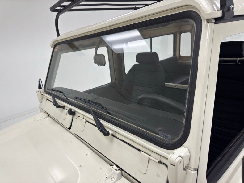 Land-rover-Defender-90-1987-Chamonix-White-Black-14