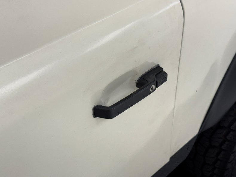 Land-rover-Defender-90-1987-Chamonix-White-Black-16