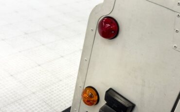 Land-rover-Defender-90-1987-Chamonix-White-Black-18