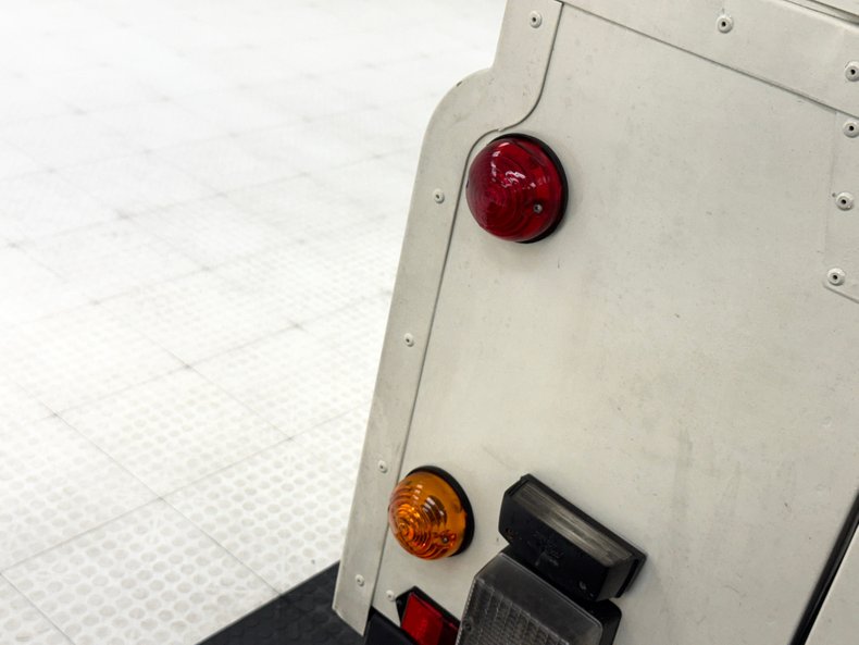 Land-rover-Defender-90-1987-Chamonix-White-Black-18