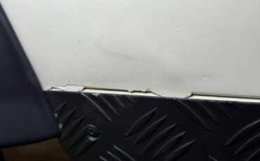 Land-rover-Defender-90-1987-Chamonix-White-Black-19