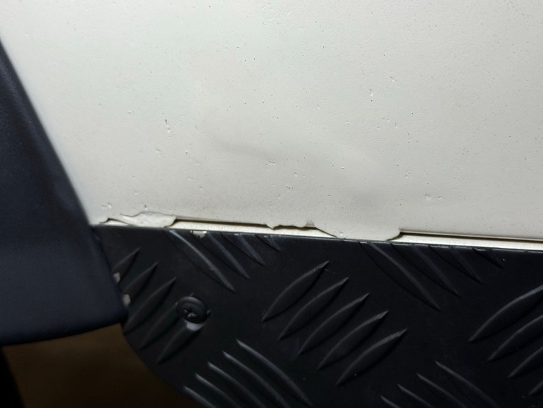 Land-rover-Defender-90-1987-Chamonix-White-Black-19