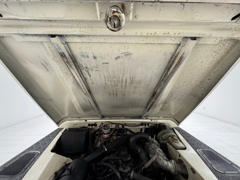 Land-rover-Defender-90-1987-Chamonix-White-Black-20