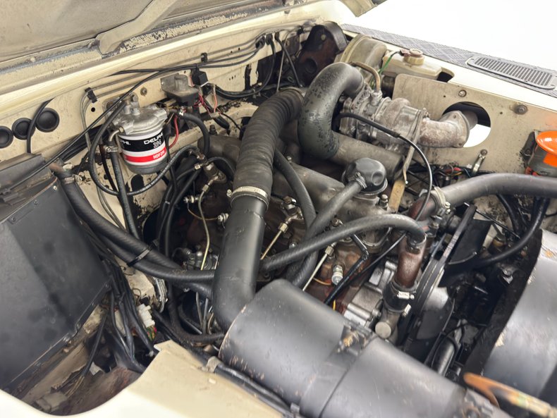 Land-rover-Defender-90-1987-Chamonix-White-Black-21