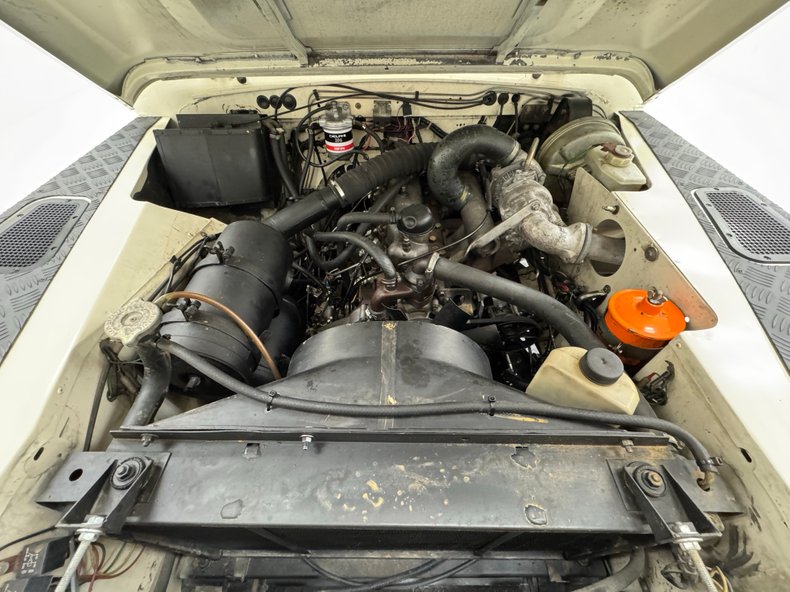 Land-rover-Defender-90-1987-Chamonix-White-Black-22